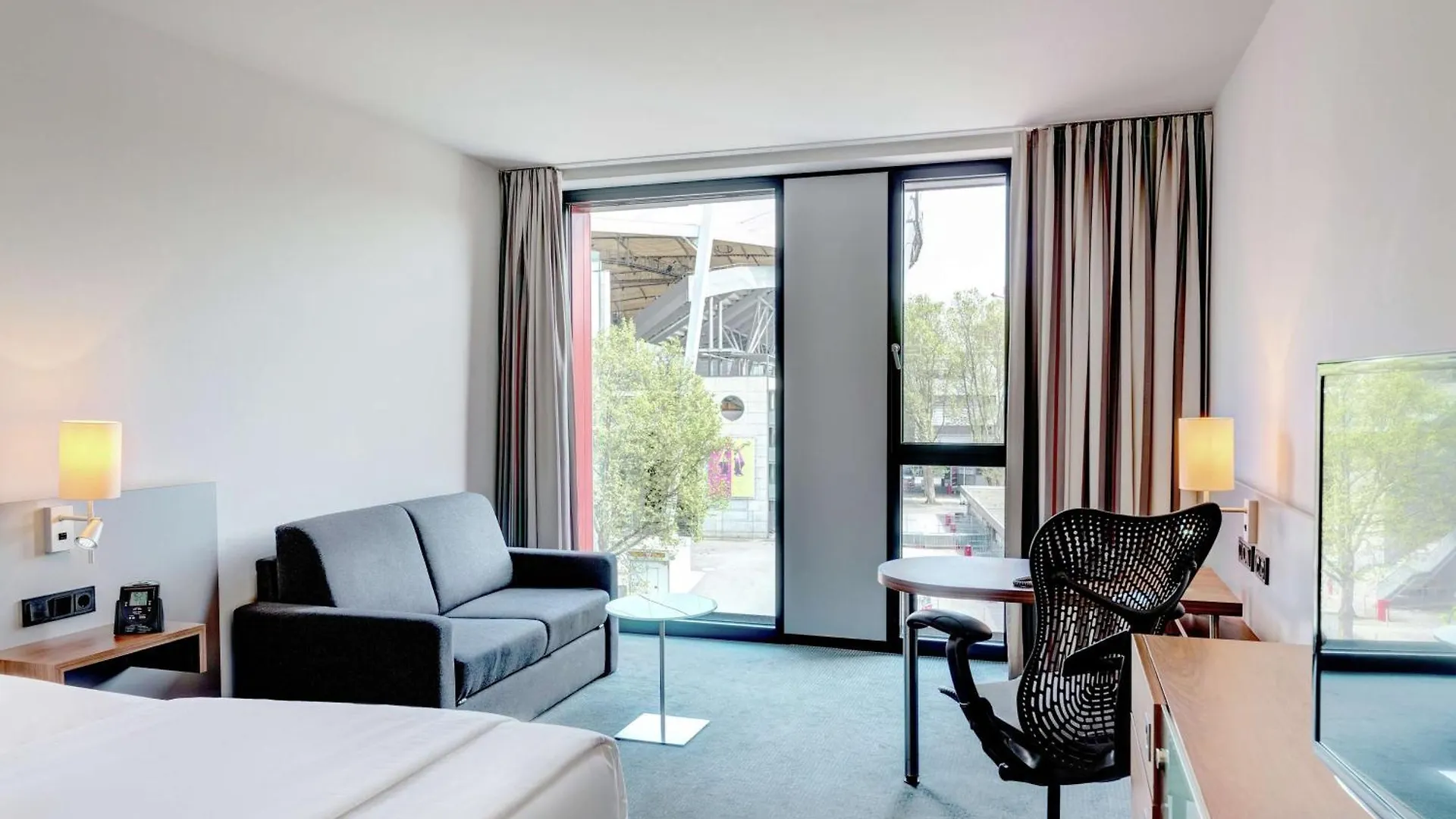 Hilton Garden Inn Stuttgart Neckarpark 4*,